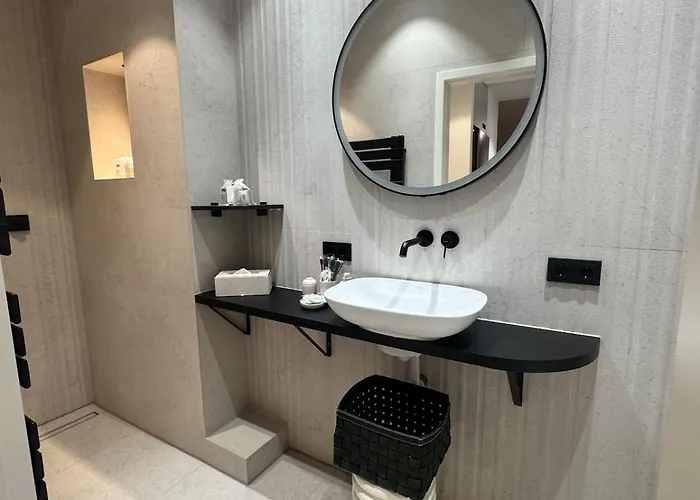 Exclusive Basement With Terrace Apartamento